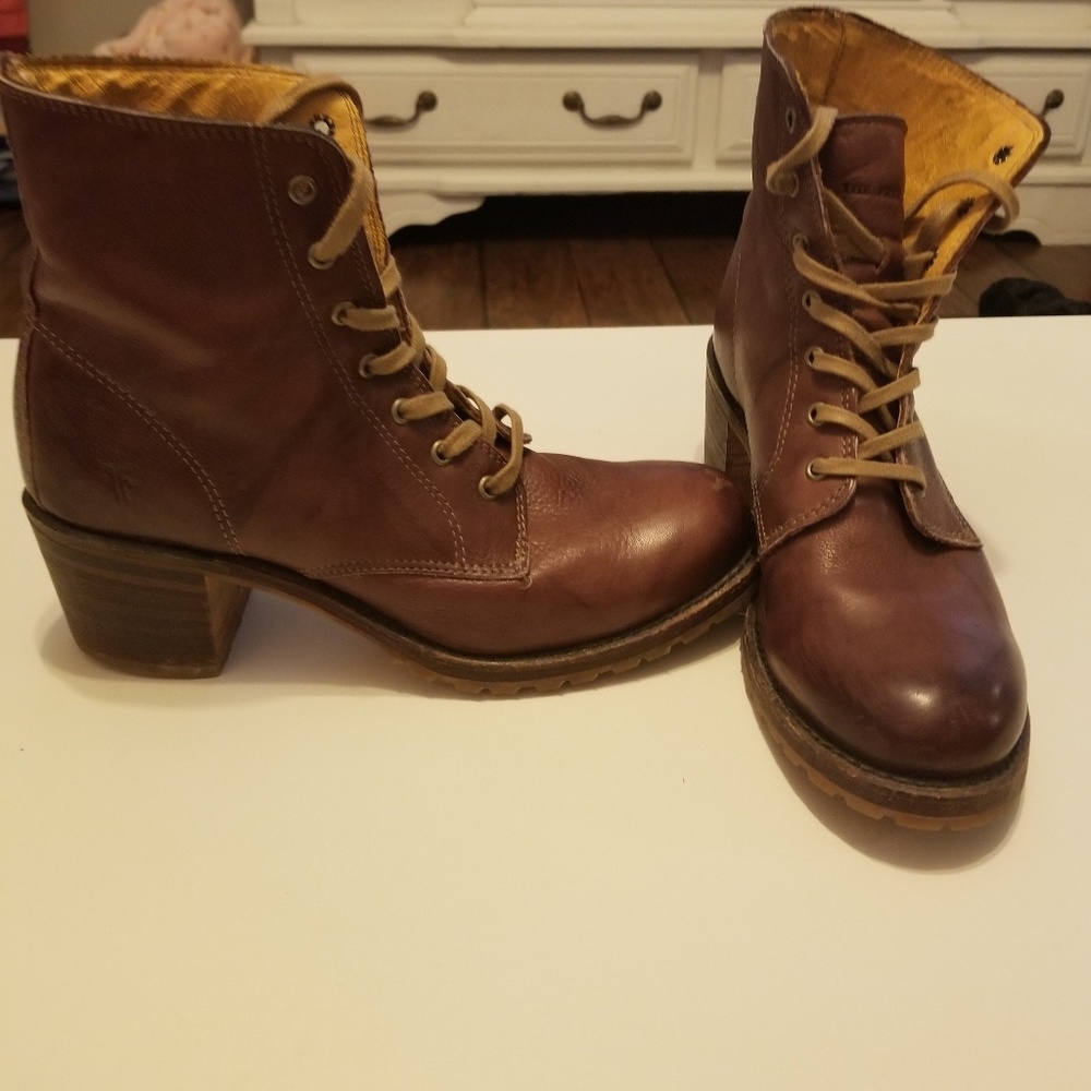 Frye Sabrina lace up boot